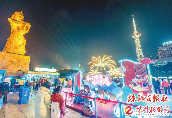 2月3日至2月4日，神农庙会活动现场，市民逛庙会，开心过大年。 株洲日报全媒体记者 刘震 摄